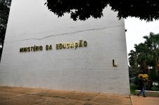 lula-blinda-freixo-na-embratur-e-centrao-pressiona-por-fundo-bilionario-de-educacao