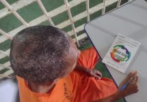 quinze-detentos-do-presidio-de-salvador-lancam-livro-sobre-encontros-e-desencontros:-‘chance-de-sair-daqui-diferentes’