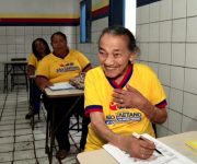 aos-100-anos-de-idade,-idosa-do-interior-de-pernambuco-se-dedica-a-iniciar-os-estudos-em-escola-municipal