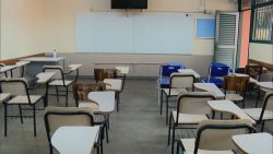 dia-do-professor:-em-4-anos,-mais-de-14-mil-servidores-da-educacao-foram-afastados-por-problemas-de-saude-mental-no-df