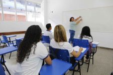 matriculas-em-escolas-particulares-dispararam-em-2023,-e-rede-publica-‘encolheu’,-mostra-censo-escolar